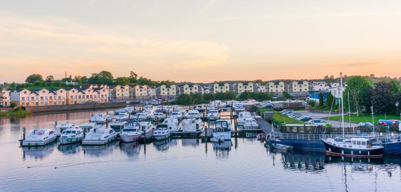 Five Bedroom Waterfront House Carrick on Shannon エクステリア 写真